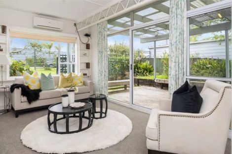 Photo of property in 145 Bleakhouse Road, Mellons Bay, Auckland, 2014