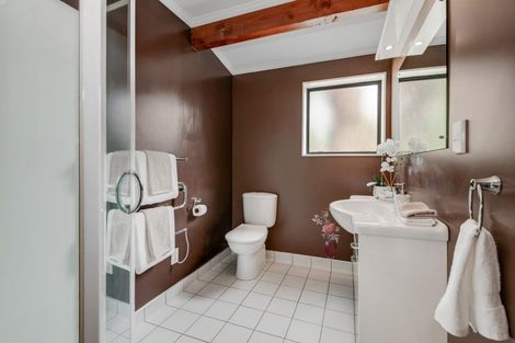 Photo of property in 15 Higham Ferrers Place, Red Beach, 0932