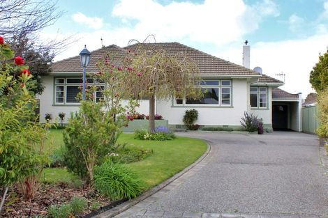 Photo of property in 12 Saint Albans Avenue, Hokowhitu, Palmerston North, 4410