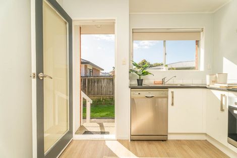 Photo of property in 3/7 Davies Street, Tawa, Wellington, 5028