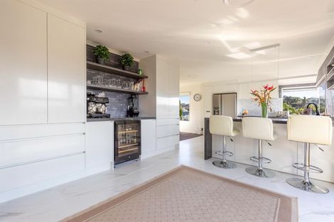 Photo of property in 6 Hogarth Rise, West Harbour, Auckland, 0618