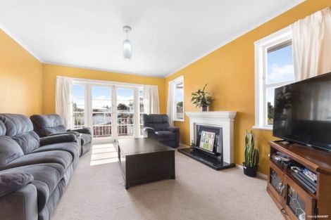 Photo of property in 17 Tamariki Avenue, Kelston, Auckland, 0602