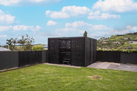 Photo of property in 1 Oceana Drive, Welcome Bay, Tauranga, 3175