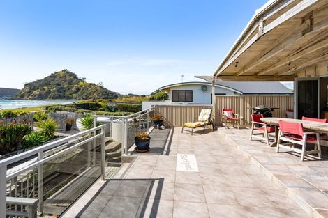 Photo of property in 10 Hall Road, Pataua North, Whangarei, 0175