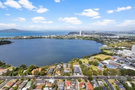 Photo of property in 1/137 Shakespeare Road, Milford, Auckland, 0620