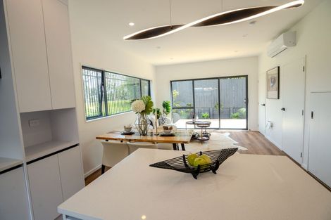 Photo of property in 3/81 Vodanovich Road, Te Atatu South, Auckland, 0610