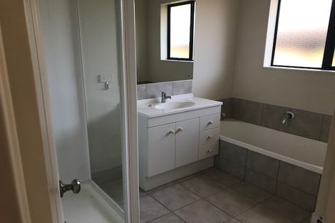 Photo of property in 24 Woodcroft Way, Pukekohe, 2120