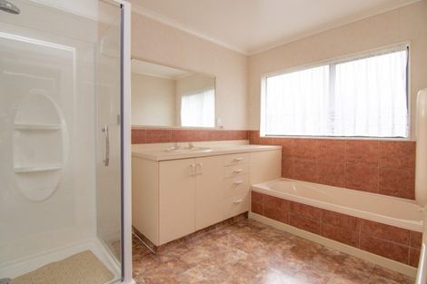 Photo of property in 14 Rosebank Avenue, Kelvin Grove, Palmerston North, 4414