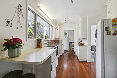 Photo of property in 27 David Crescent, Karori, Wellington, 6012