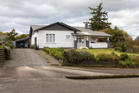 Photo of property in 16 Chamberlain Street, Dannevirke, 4930