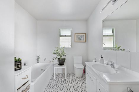 Photo of property in 31 Merehai Place, Snells Beach, 0920