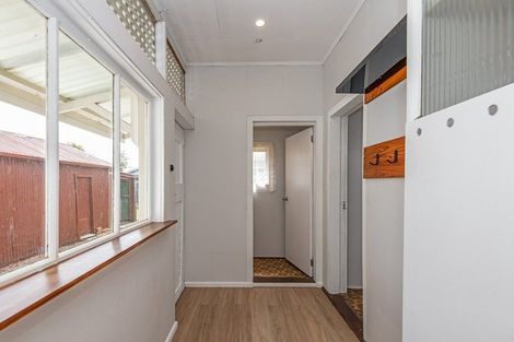 Photo of property in 77 Shamrock Street, Takaro, Palmerston North, 4412