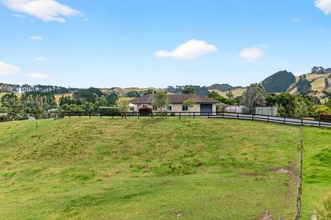 Photo of property in 1014 South Head Road, South Head, Helensville, 0874
