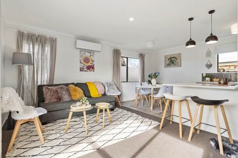 Photo of property in 2/22 Tamworth Close, Manurewa, Auckland, 2102