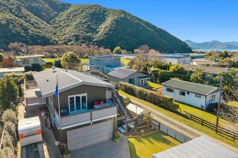 Photo of property in 14 Beach Road, Waikawa, Picton, 7220