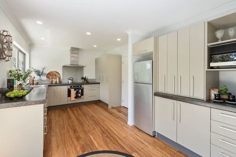 Photo of property in 38-40 Puriri Road, Waikanae, 5036