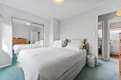 Photo of property in 2/20 Denver Avenue, Sunnyvale, Auckland, 0612