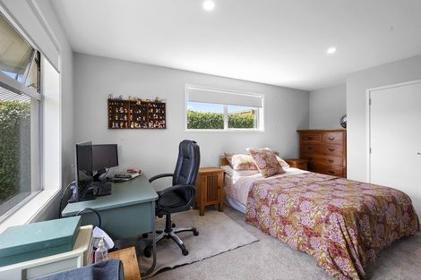 Photo of property in 8 Wentworth Lane, Waiwhakaiho, New Plymouth, 4312