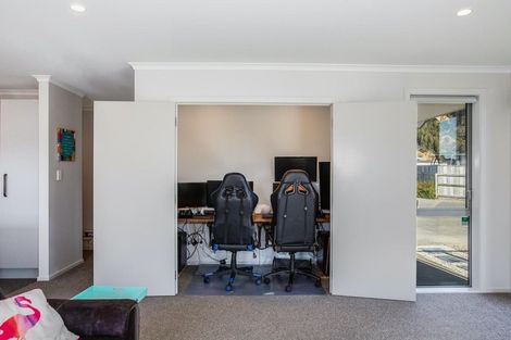 Photo of property in 24 Banks Boulevard, Whitby, Porirua, 5024