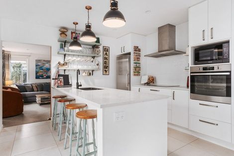 Photo of property in 3 Taioma Close, Papamoa, 3118