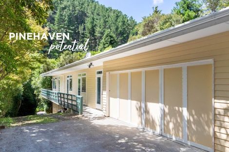 Photo of property in 142 Pinehaven Road, Pinehaven, Upper Hutt, 5019