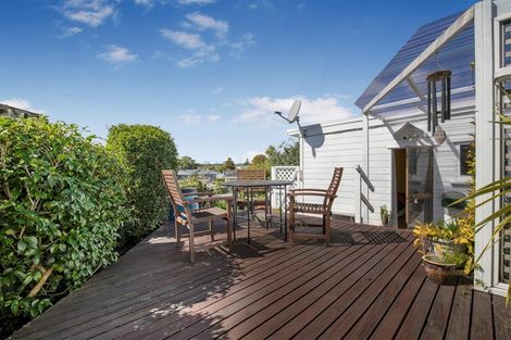Photo of property in 3 Hamilton Drive, Waiuku, 2123