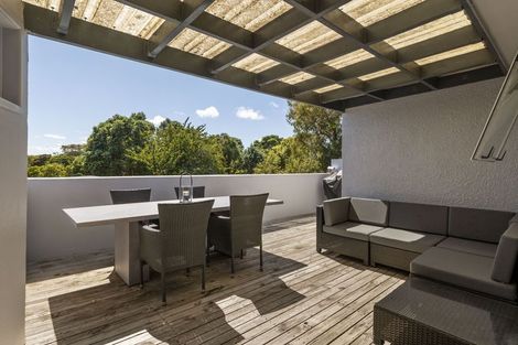 Photo of property in 3 Pukaka Street, Strandon, New Plymouth, 4312