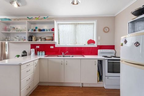 Photo of property in 10 Para-rauaruhe Crescent, Te Kaha, 3199