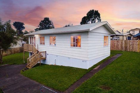 Photo of property in 5 Flaunty Place, West Harbour, Auckland, 0618
