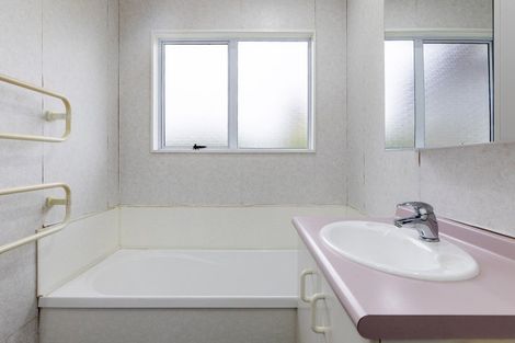 Photo of property in 82 Grace Crescent, Richmond Heights, Taupo, 3330