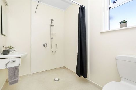 Photo of property in 2 Melville Street, Tawa, Wellington, 5028