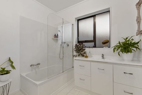 Photo of property in 44 Bay Vista Drive, Red Beach, 0932