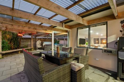 Photo of property in 6 Caulfield Place, Pukehangi, Rotorua, 3015