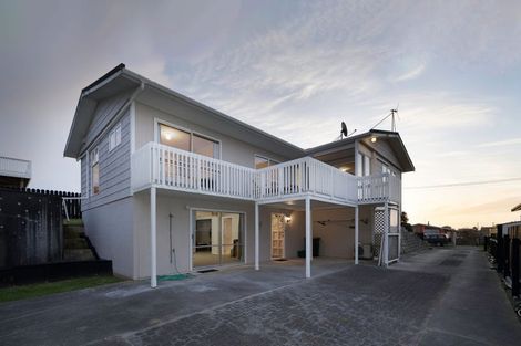 Photo of property in 76 Kahukura Avenue, Waitarere Beach, Levin, 5510