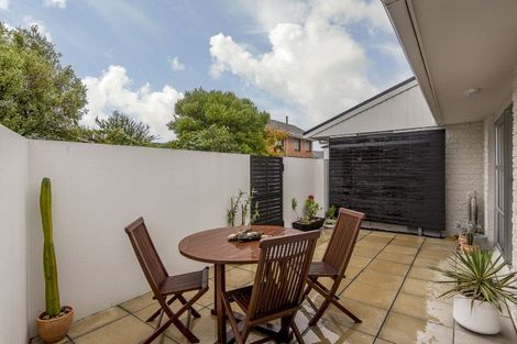 Photo of property in 2/24 Champion Street, Edgeware, Christchurch, 8013