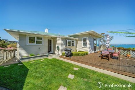 Photo of property in 14 Bushey Way, Maungaraki, Lower Hutt, 5010