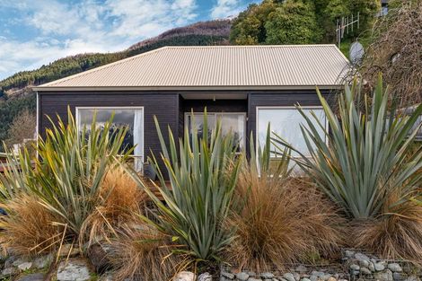 Photo of property in 18 Greenstone Place, Fernhill, Queenstown, 9300