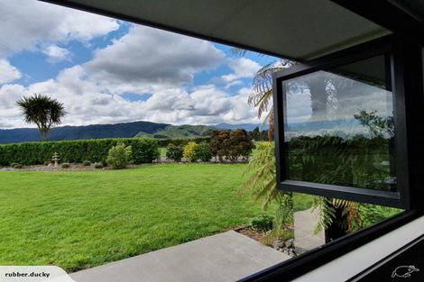Photo of property in 381 Tararua Road, Levin, 5571