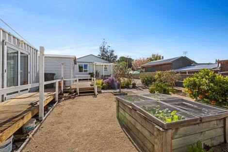 Photo of property in 8 Paraekaretu Street, Hunterville, 4730