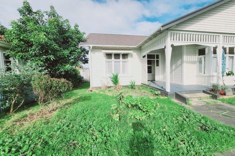 Photo of property in 1 Bignell Street, Gonville, Whanganui, 4501