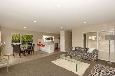 Photo of property in 15d Sarona Avenue, Glen Eden, Auckland, 0602