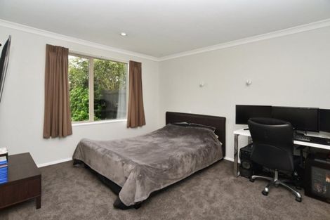 Photo of property in 23 Papaumu Green, Parklands, Christchurch, 8083