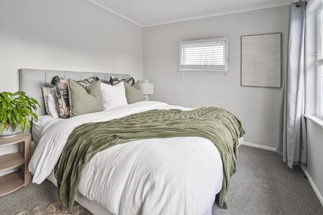 Photo of property in 15 Lipscombe Crescent, Havelock North, 4130