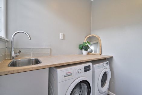 Photo of property in 15 Lipscombe Crescent, Havelock North, 4130