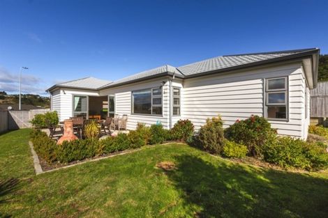 Photo of property in 2 Gennaker Lane, Whitby, Porirua, 5024