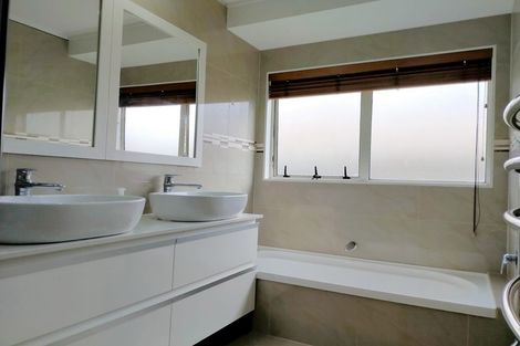 Photo of property in 2/8 Bowscale Place, Northpark, Auckland, 2013