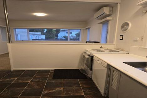 Photo of property in 8 Staveley Avenue, Mount Roskill, Auckland, 1041