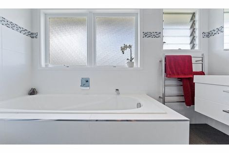 Photo of property in 81 Lynden Avenue, Hillcrest, Auckland, 0627