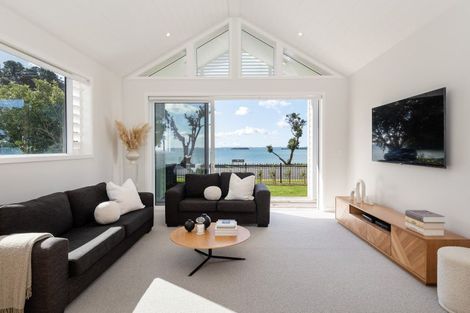 Photo of property in 15 Shelly Beach Parade, Cockle Bay, Auckland, 2014