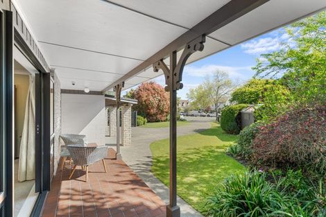 Photo of property in 42 Camberwell Place, Avonhead, Christchurch, 8042